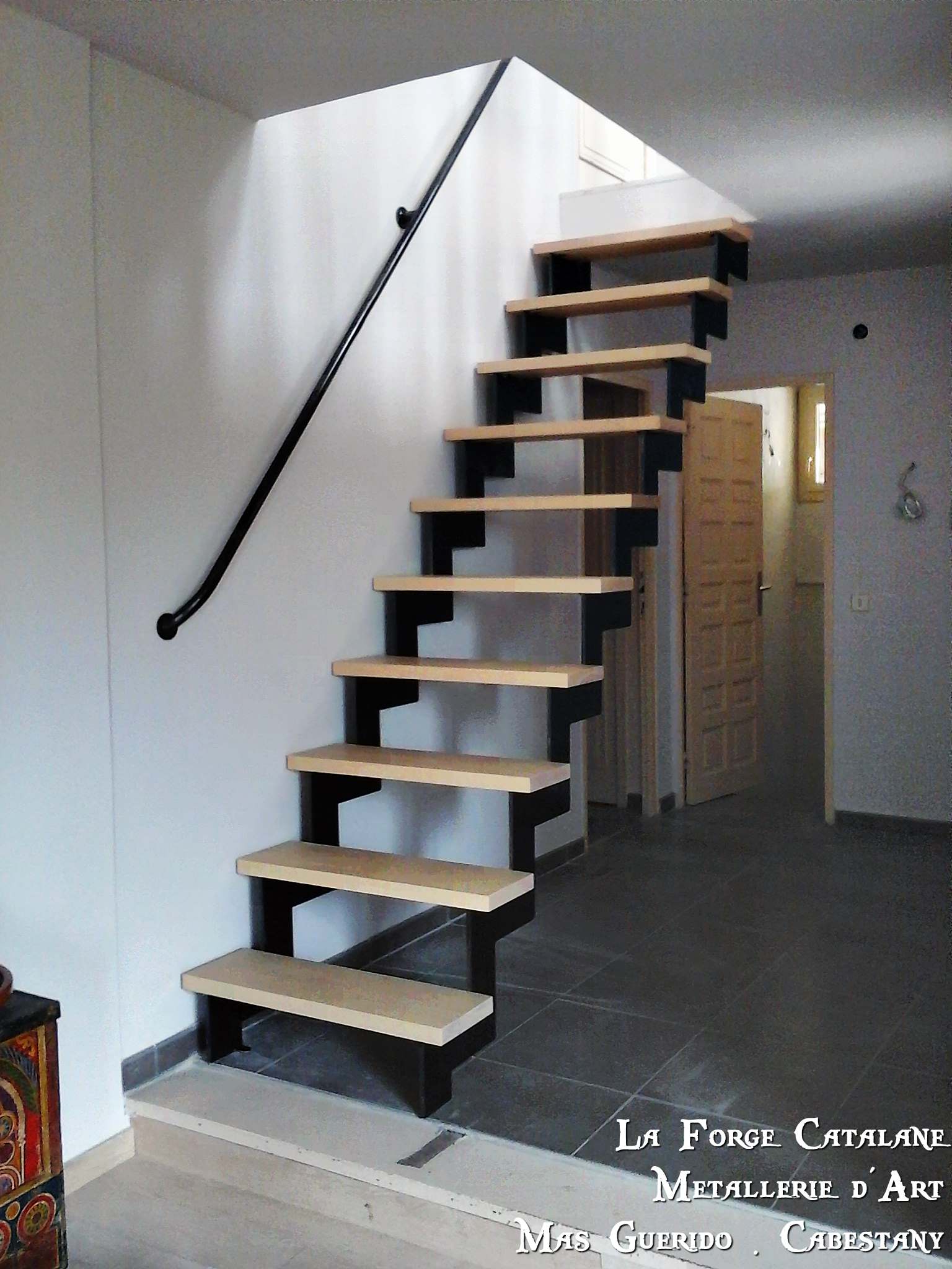 escalier double limons cremaillere marche frene blanc forge catalane.jpg